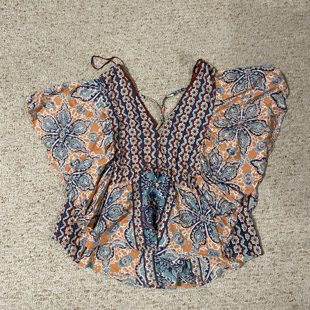 Colorful blouse with flow sleeves